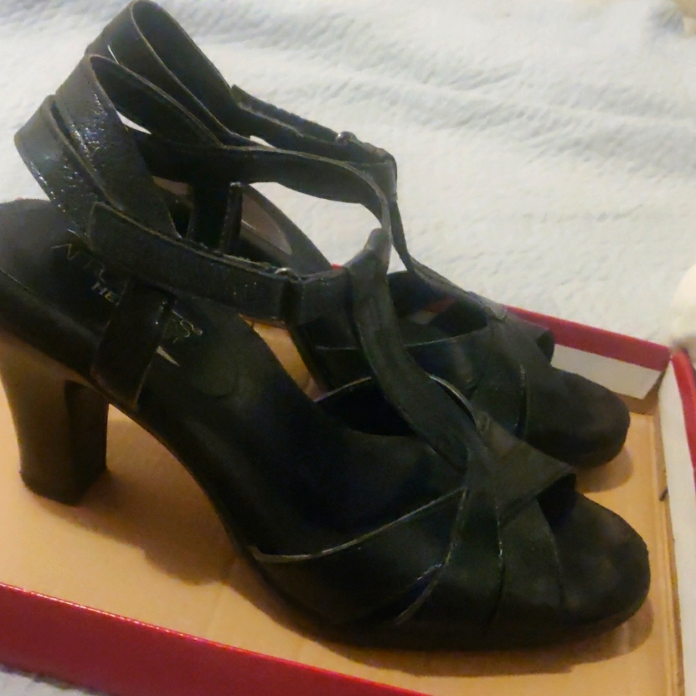 Aerosoles Black Leather Sandals